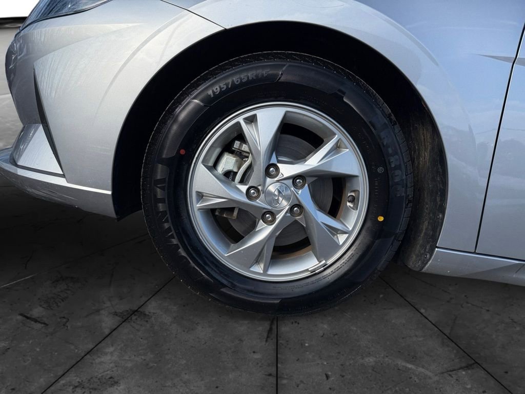 Used 2022 Hyundai Elantra SE w/ Preferred Accessory Package image 10