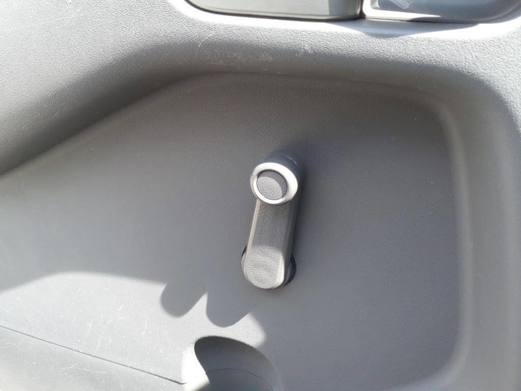 Used 2013 Nissan Frontier S image 19