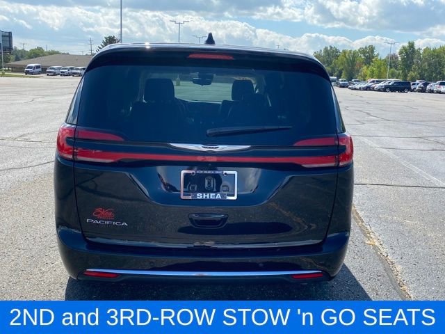 Used 2024 Chrysler Pacifica Touring-L image 4
