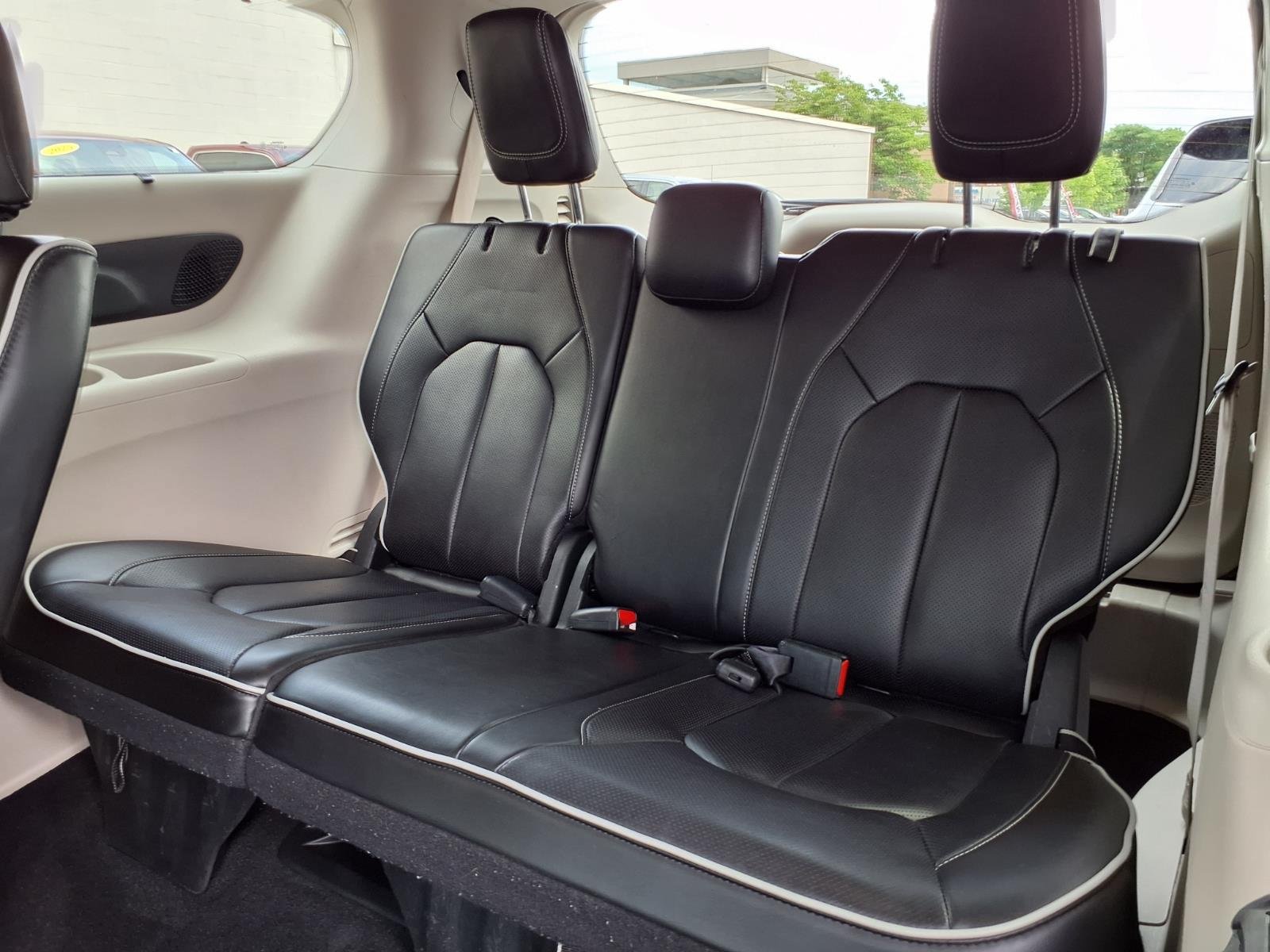 Certified 2023 Chrysler Pacifica Limited FWD image 8