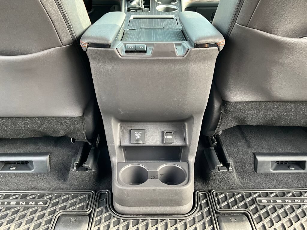 Used 2021 Toyota Sienna XSE FWD image 15