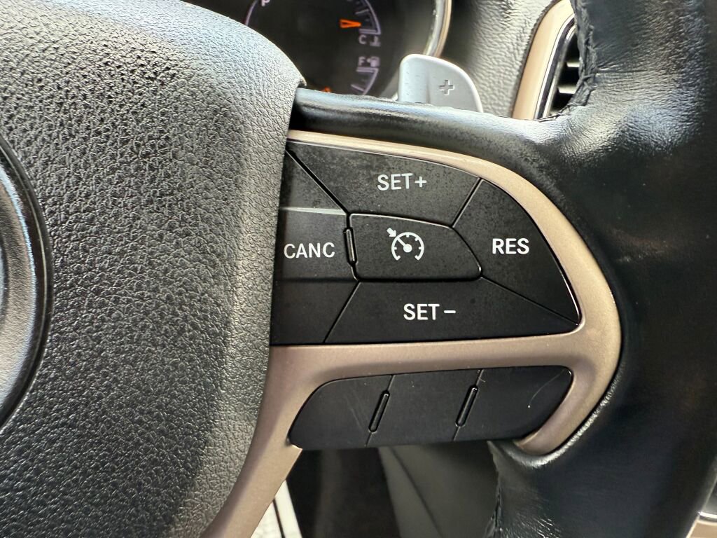 Used 2017 Jeep Grand Cherokee Laredo w/ Quick Order Package 23E image 16