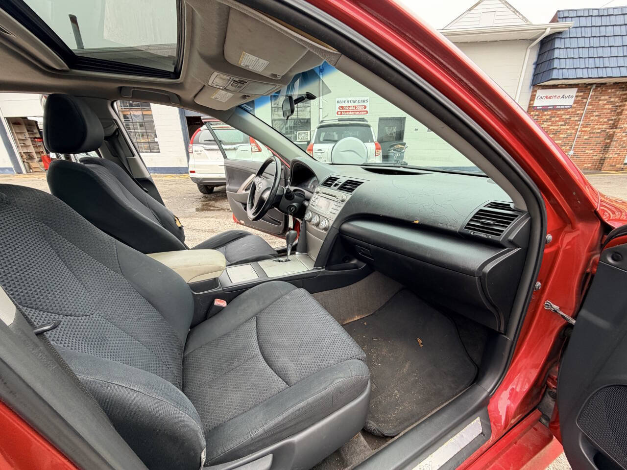 Used 2010 Toyota Camry SE FWD image 15