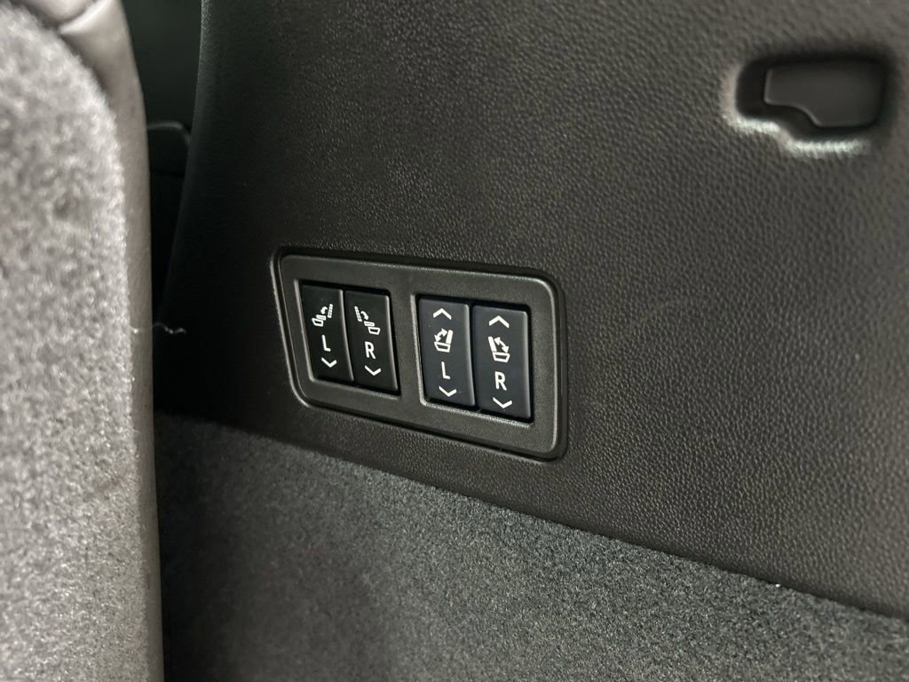 Used 2024 Cadillac XT6 Sport image 31