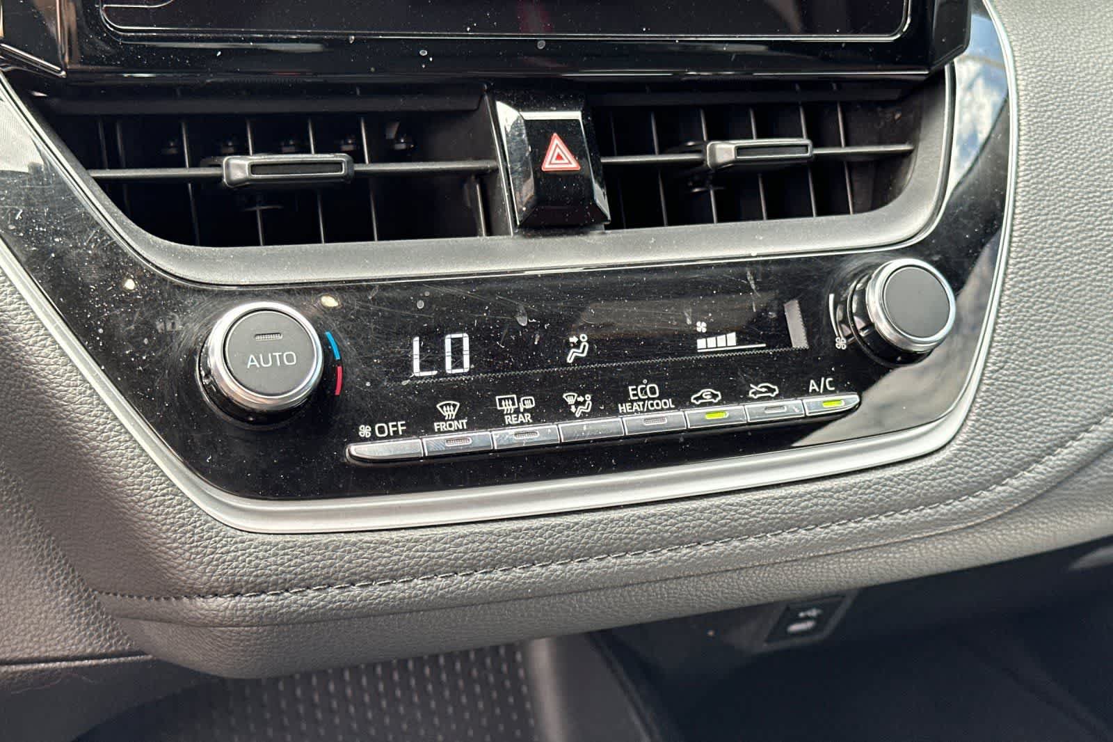 Used 2023 Toyota Corolla SE w/ SE Premium Package FWD image 21