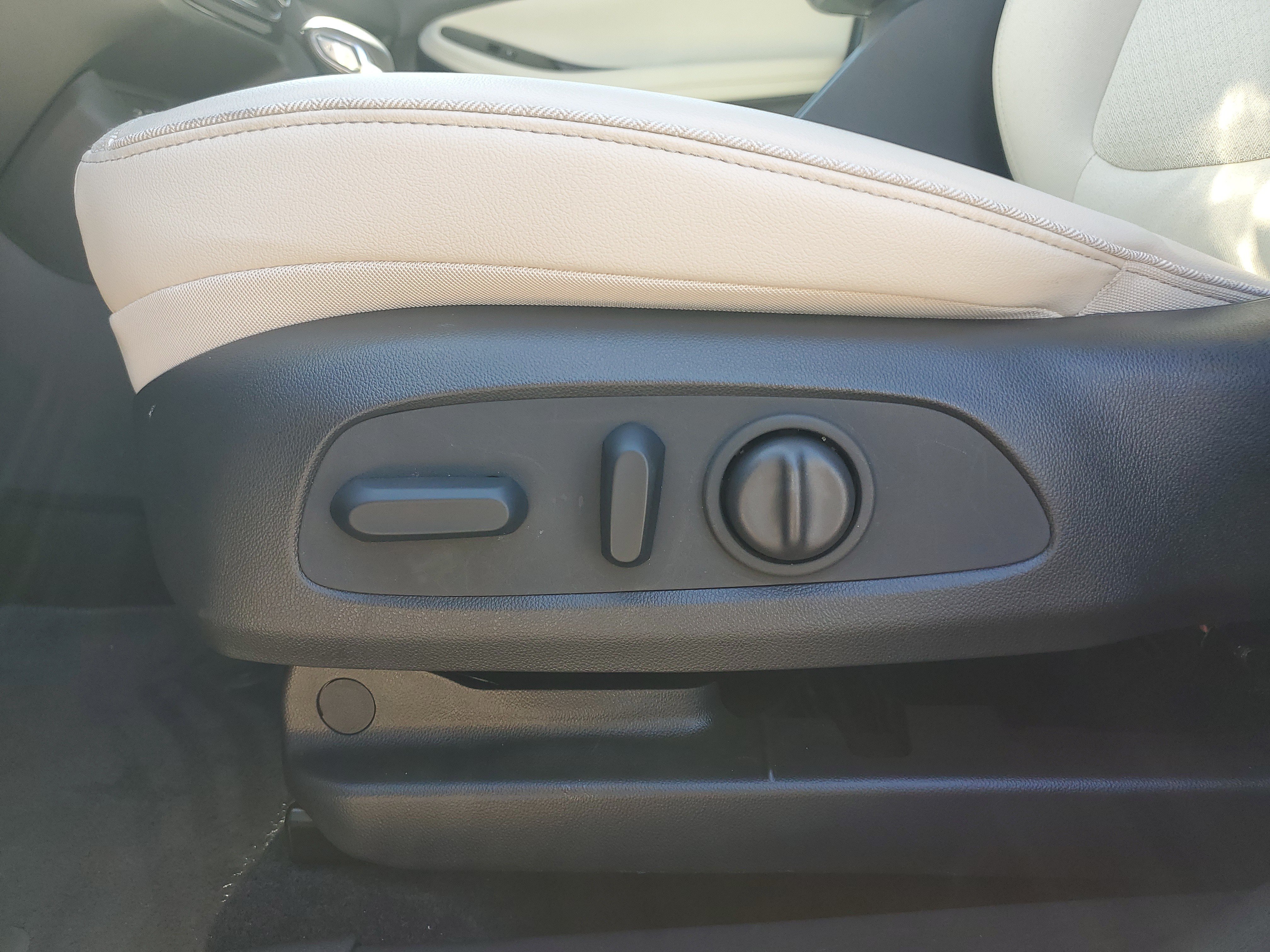 Used 2023 Buick Encore GX Preferred w/ Cold Weather Comfort Package FWD image 21