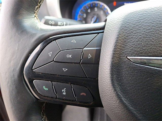 Used 2020 Chrysler Pacifica Touring-L image 23