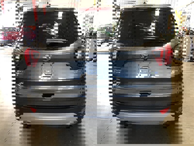 Used 2019 Ford Escape SE image 27