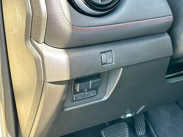 Used 2024 Chevrolet Colorado Z71 w/ Z71 Convenience Package 2 image 10