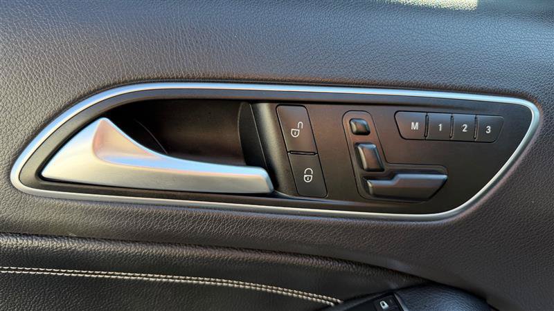 Used 2015 Mercedes-Benz GLA 250 4MATIC image 22