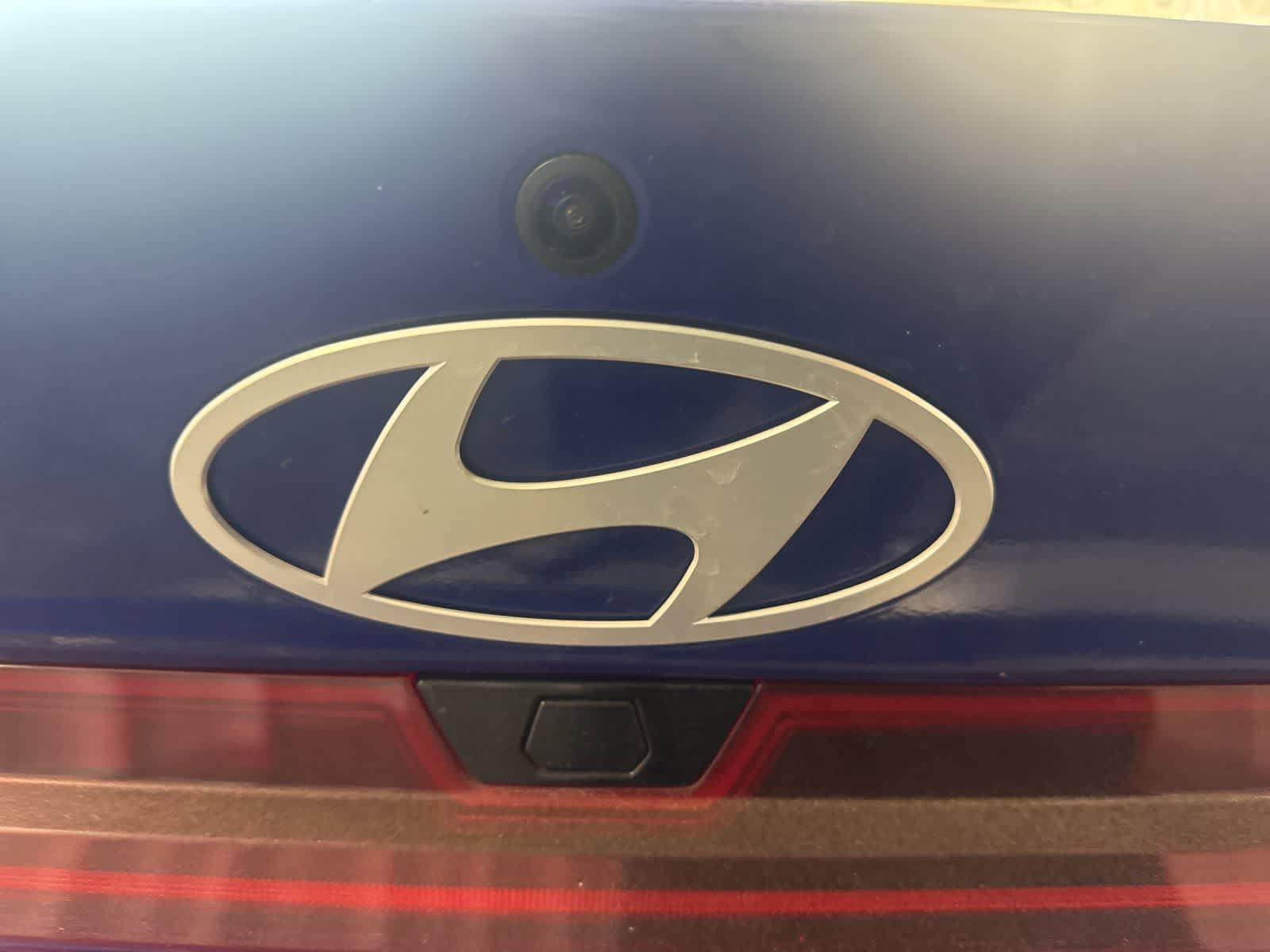 Used 2024 Hyundai Elantra Limited FWD image 12