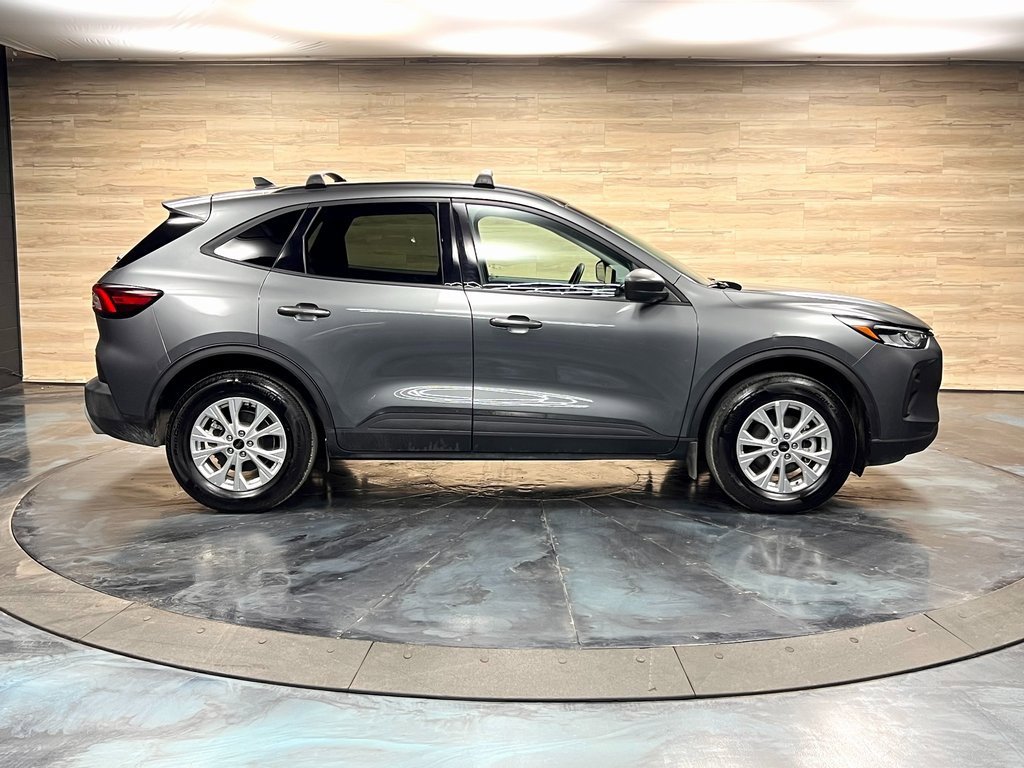 Used 2025 Ford Escape Active w/ Active Premium Tech Pack image 10