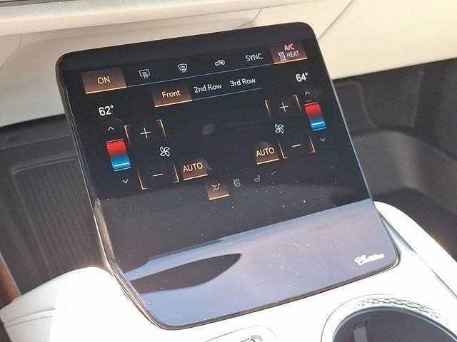 New 2026 Cadillac Vistiq Luxury w/ LPO, Floor Liner Package image 10