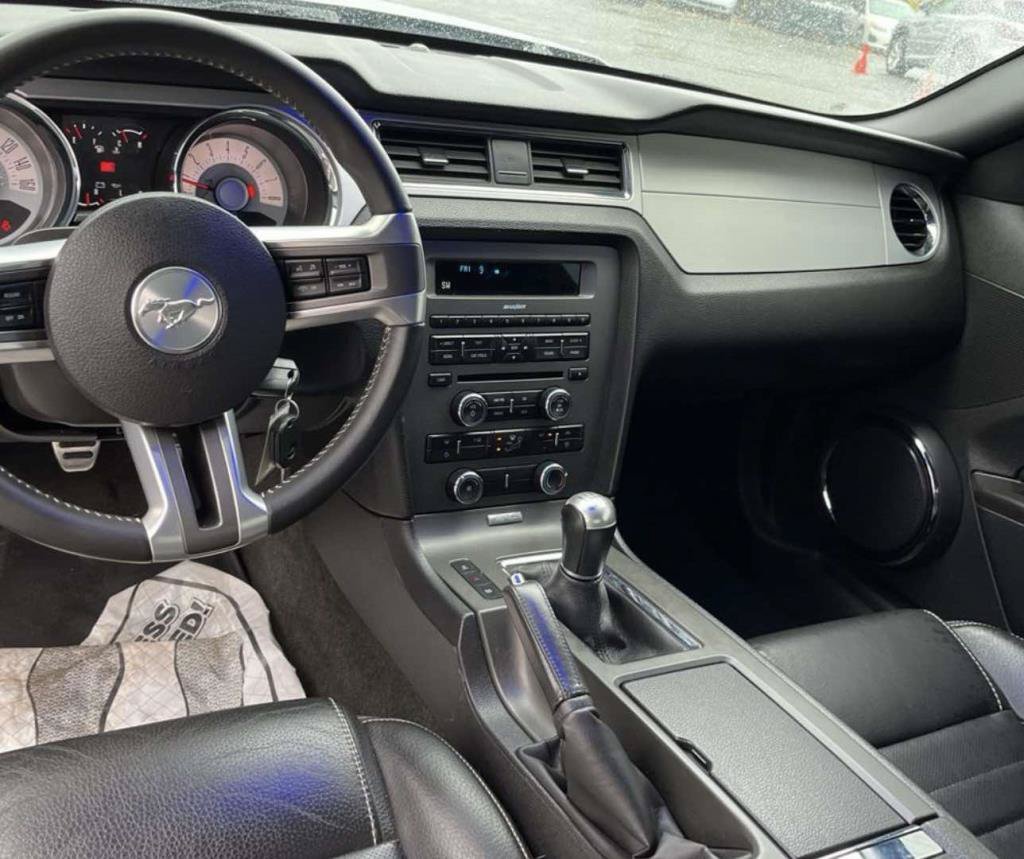 Used 2012 Ford Mustang GT Premium RWD image 2