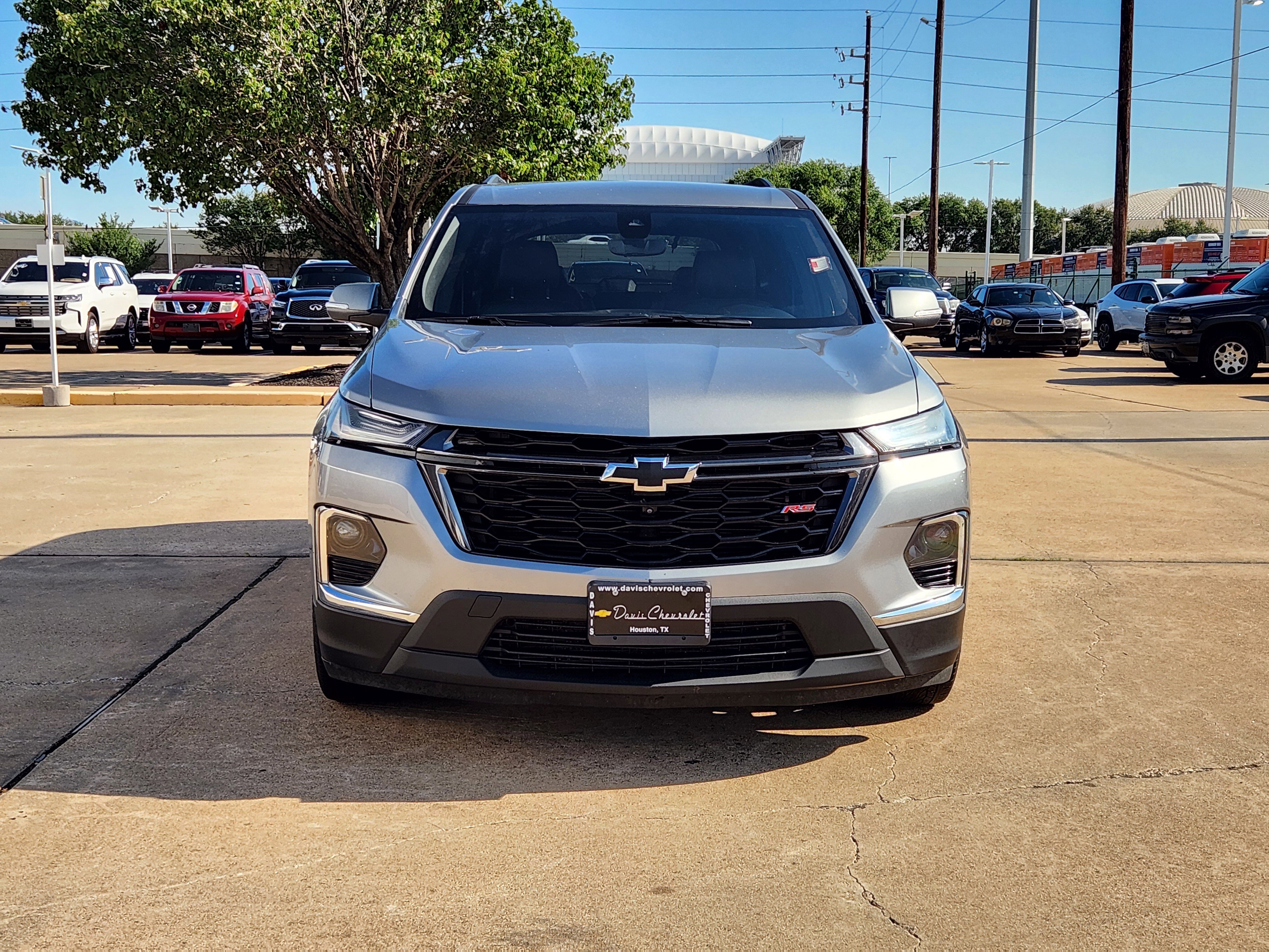 Used 2023 Chevrolet Traverse RS FWD image 3