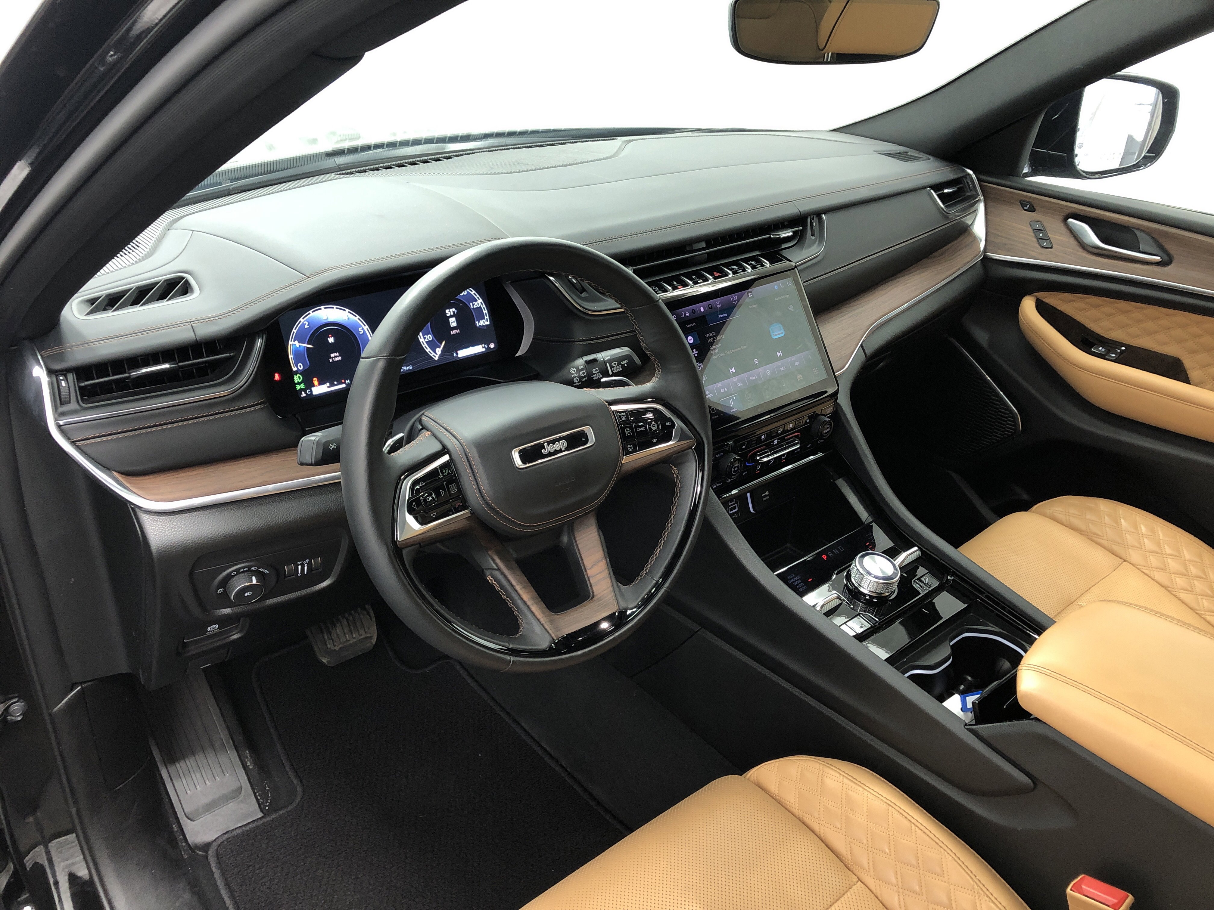 Used 2025 Jeep Grand Cherokee L Summit image 17