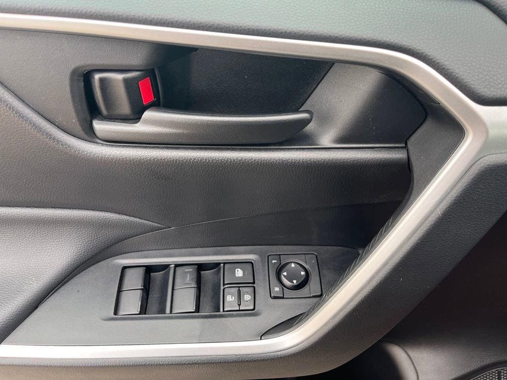 Used 2022 Toyota RAV4 LE image 51