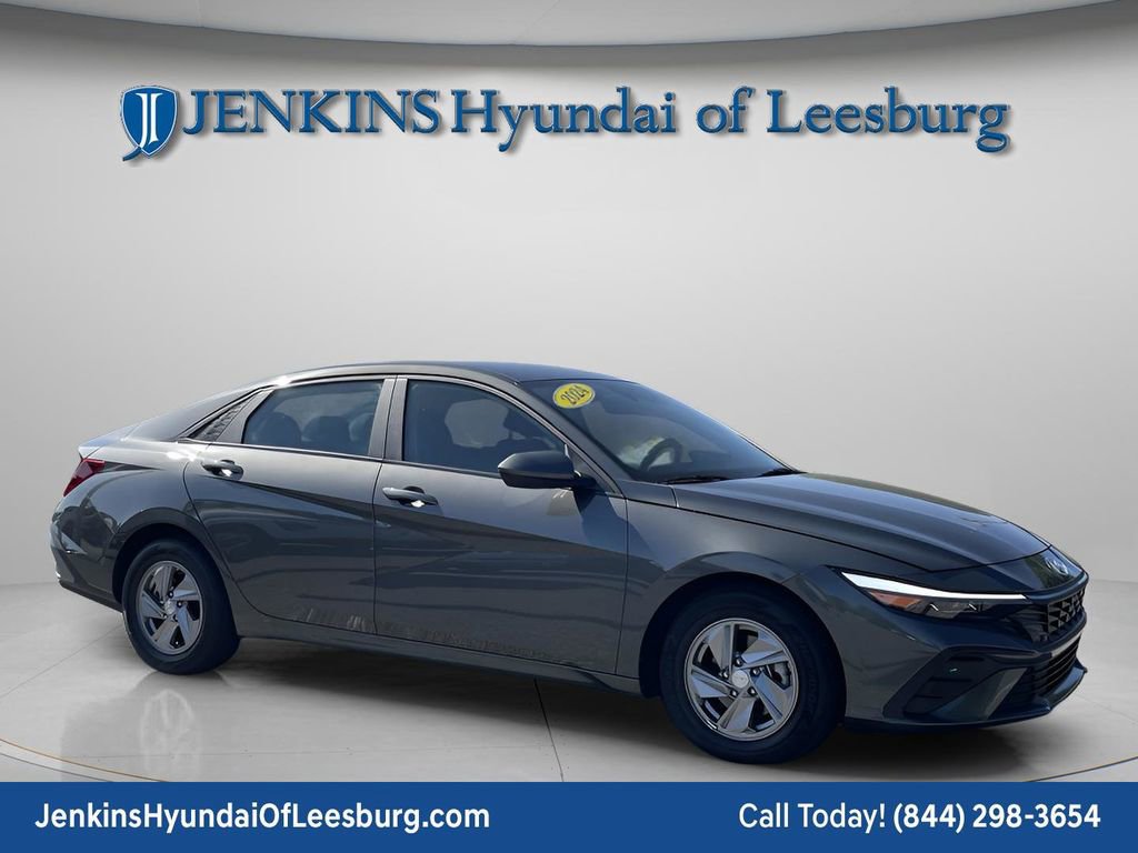Certified 2024 Hyundai Elantra SE FWD image 2