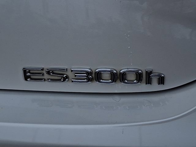 Used 2022 Lexus ES 300h w/ Accessory Package FWD image 30