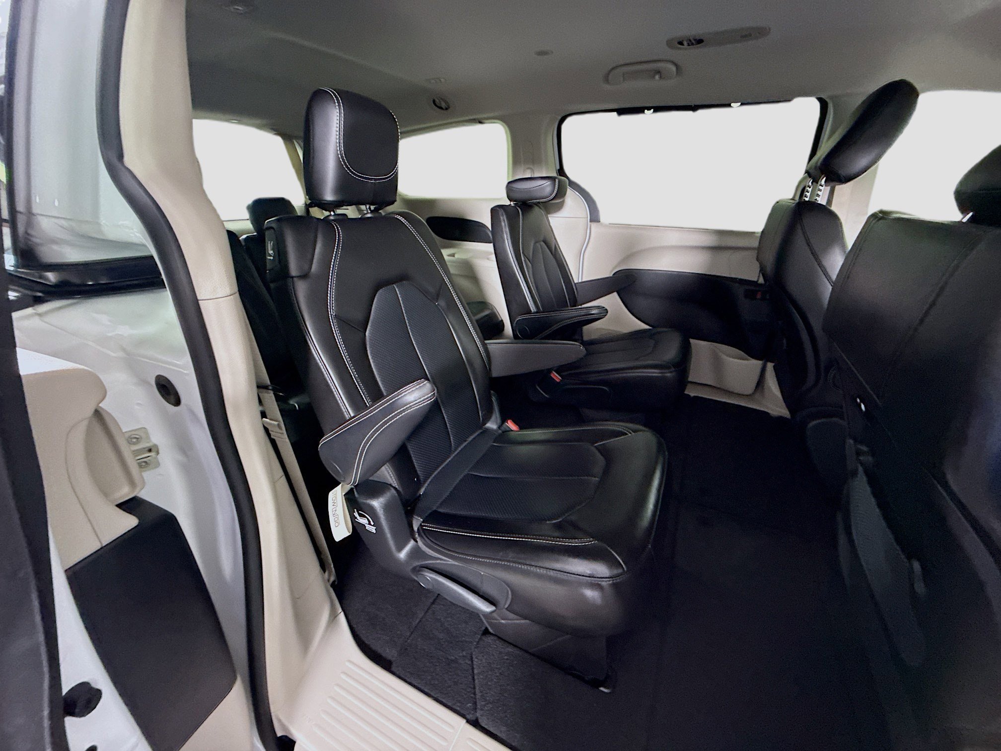 Used 2024 Chrysler Pacifica Touring-L FWD image 26
