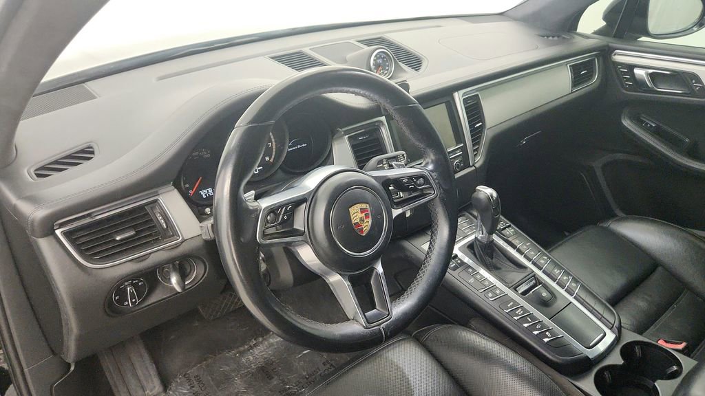 Used 2015 Porsche Macan Turbo image 27