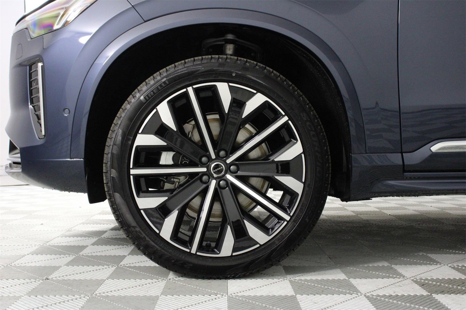 New 2025 Volvo XC90 B6 Ultra image 13