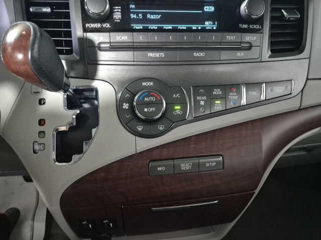 Used 2013 Toyota Sienna XLE FWD image 14