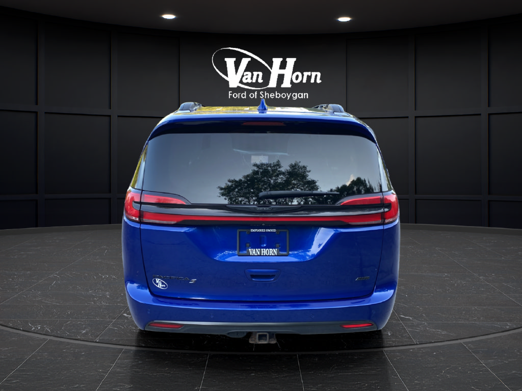 Used 2021 Chrysler Pacifica Touring-L w/ Uconnect Theater Family Group AWD/4WD image 6