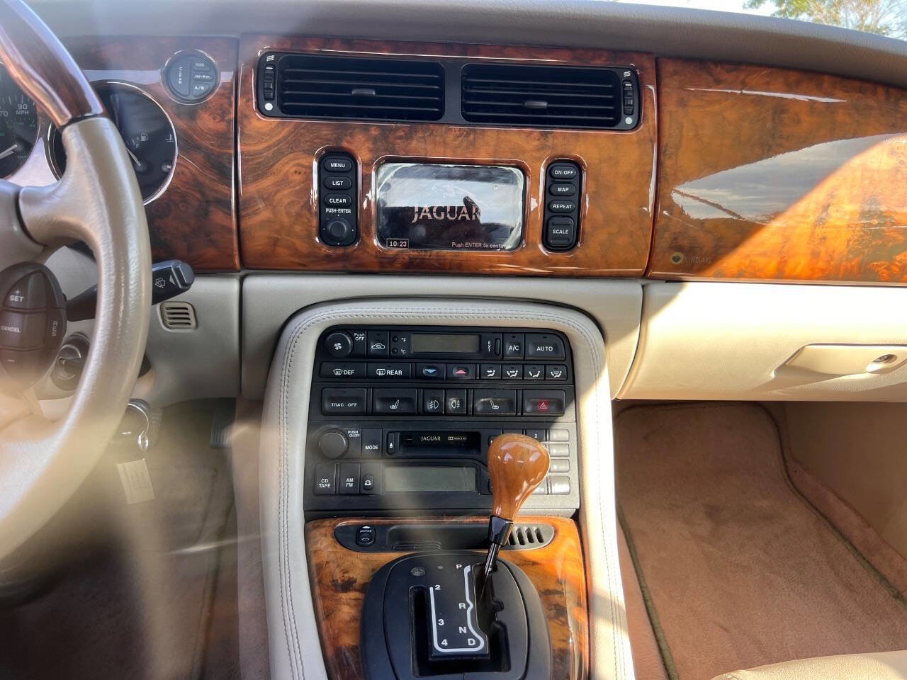 Used 2001 Jaguar XK8 Convertible image 20