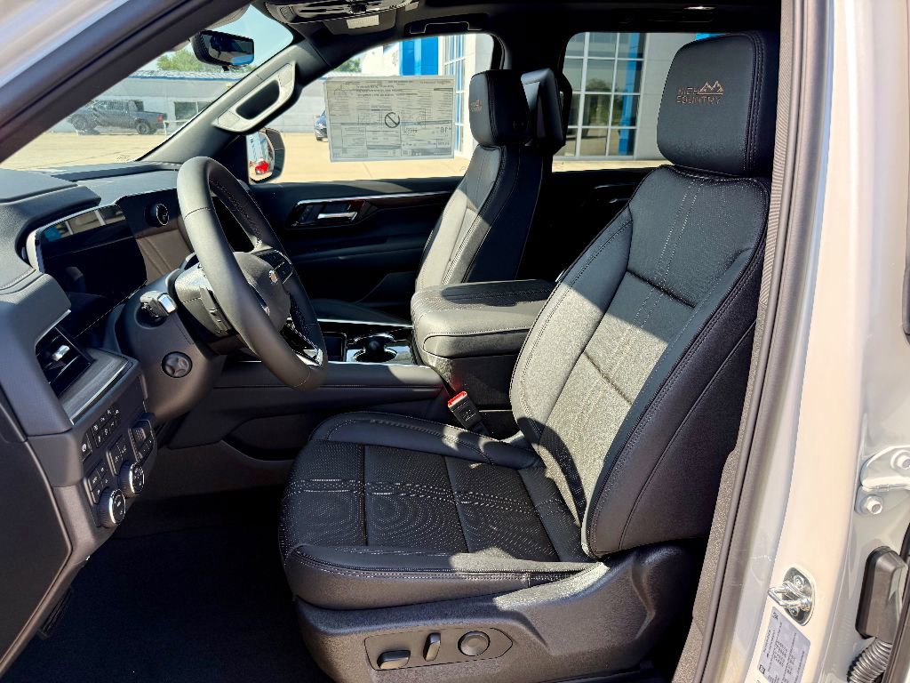 New 2025 Chevrolet Suburban High Country image 11