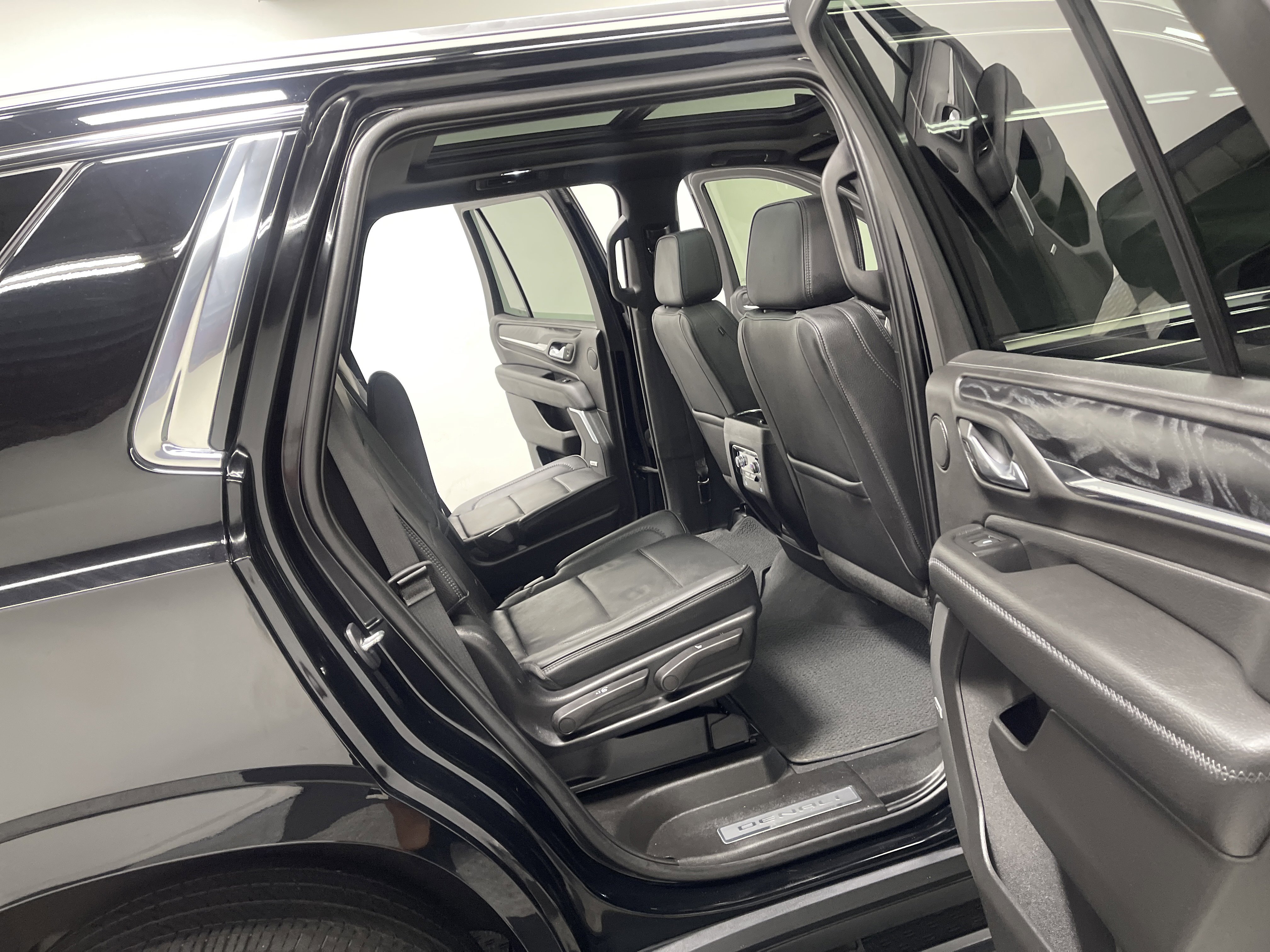 Used 2022 GMC Yukon Denali image 21