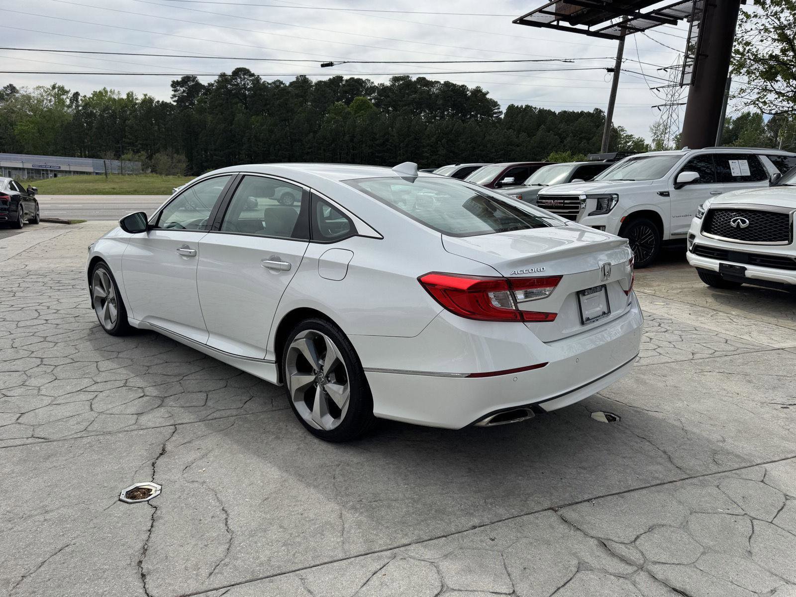 Used 2018 Honda Accord Touring image 11