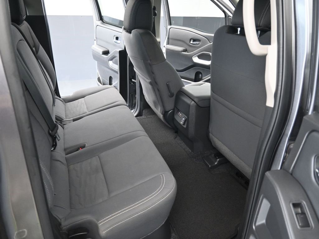 Used 2022 Nissan Frontier SV image 21