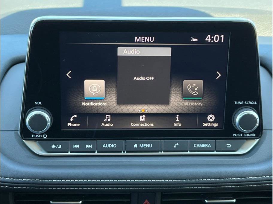 Used 2025 Nissan Rogue SV image 13