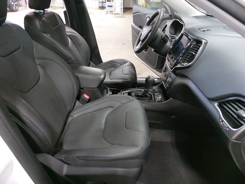 Used 2021 Jeep Cherokee Limited image 10