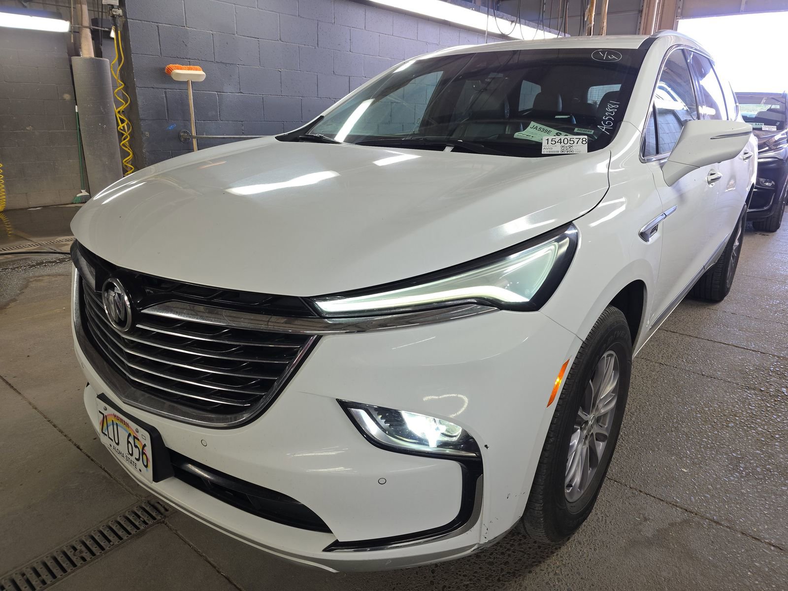 Used 2024 Buick Enclave Premium AWD/4WD image 2