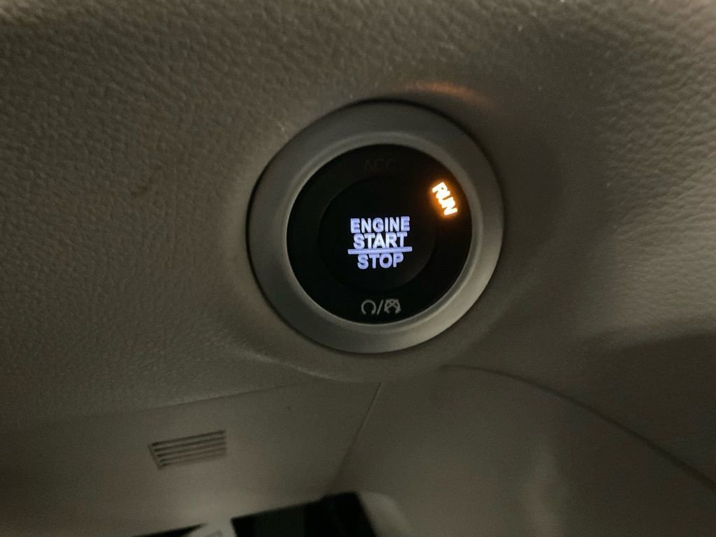 Used 2023 Chrysler Pacifica Touring-L image 12