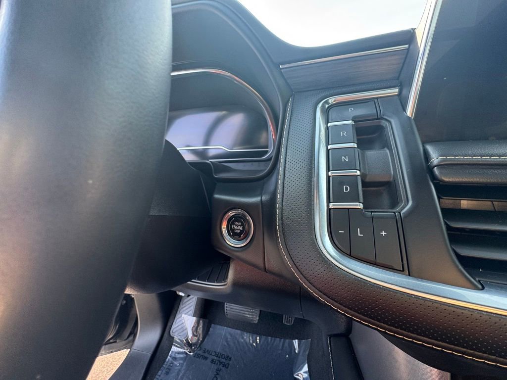 Used 2023 GMC Yukon SLT w/ SLT Luxury Package image 22