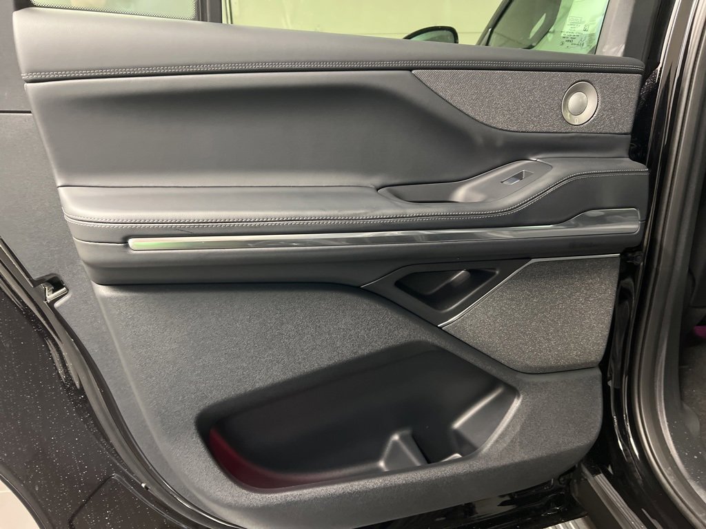 New 2026 Lincoln Navigator L Reserve w/ Jet Appearance Package image 40