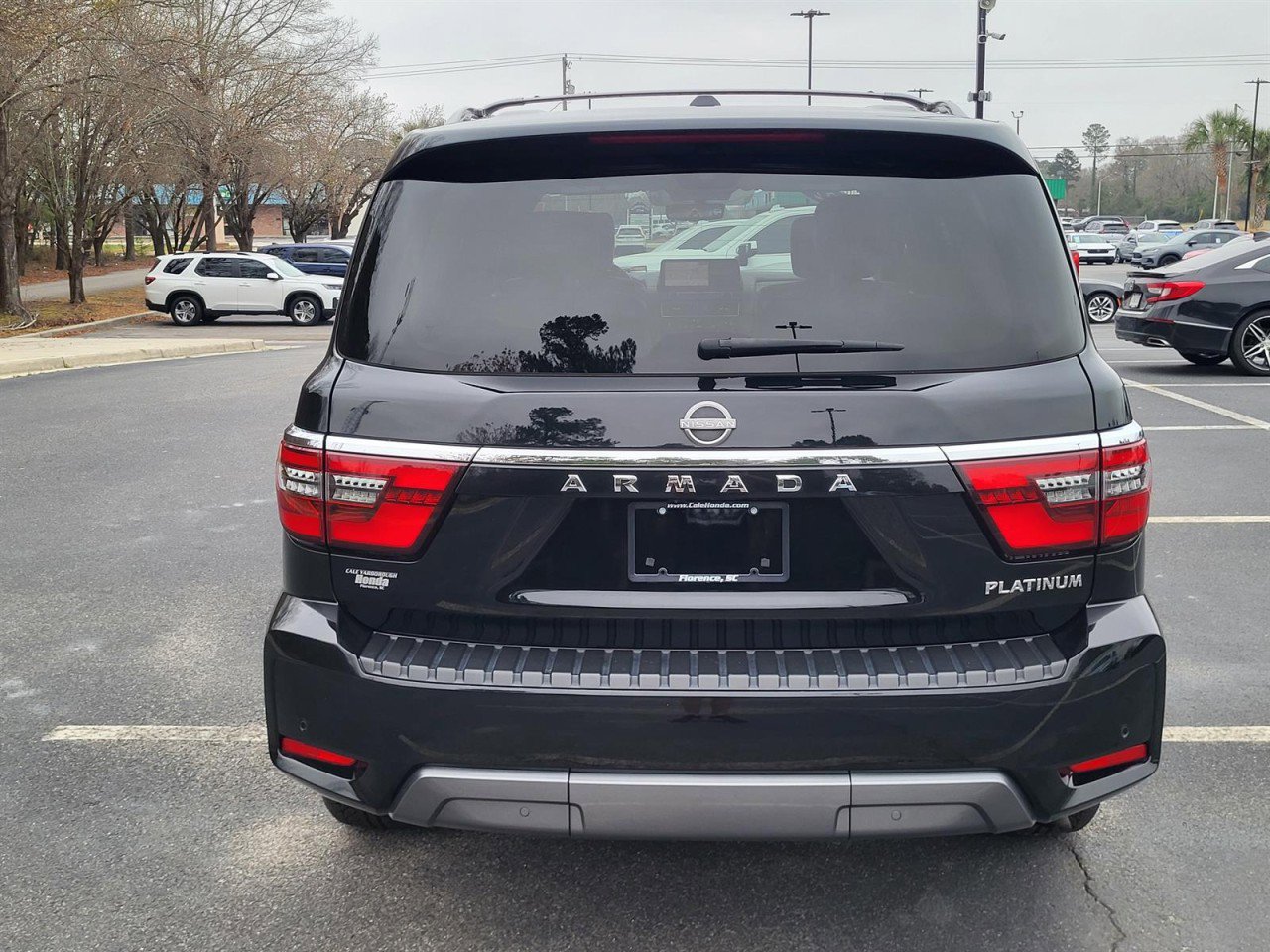 Used 2022 Nissan Armada Platinum w/ Captain's Chairs Package image 3