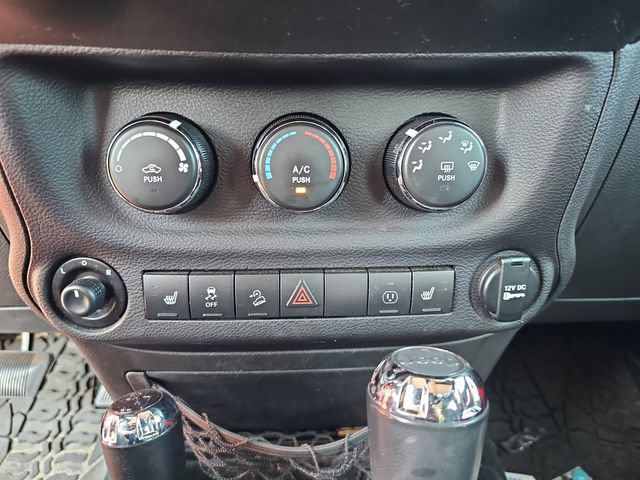 Used 2017 Jeep Wrangler Sahara w/ Dual Top Group AWD/4WD image 21