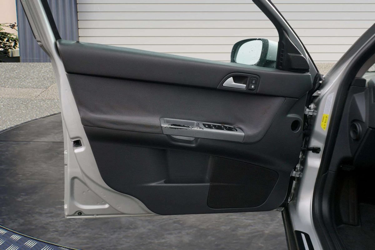 Used 2007 Volvo S40 2.4i FWD image 13