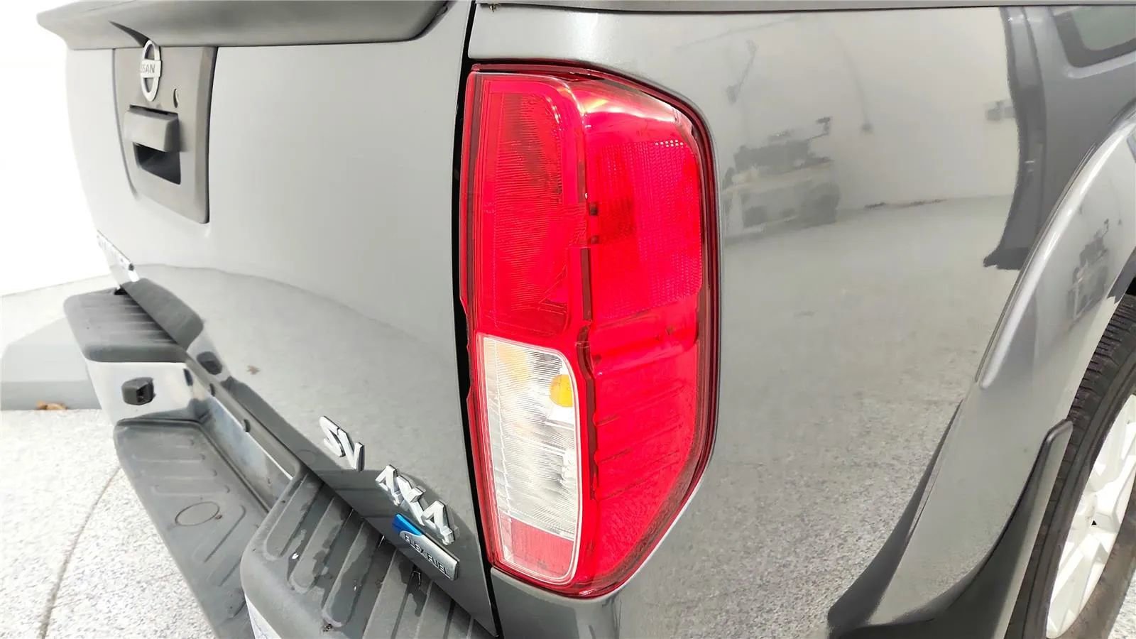 Used 2018 Nissan Frontier SV image 14