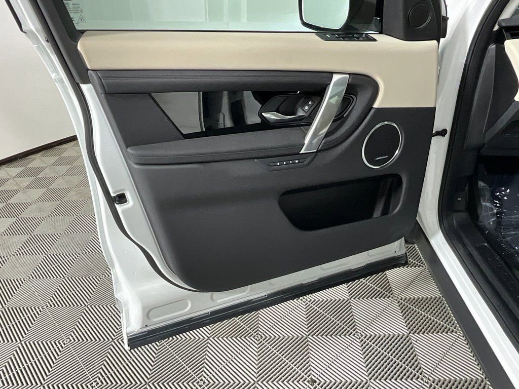 Used 2025 Land Rover Discovery Sport S image 19