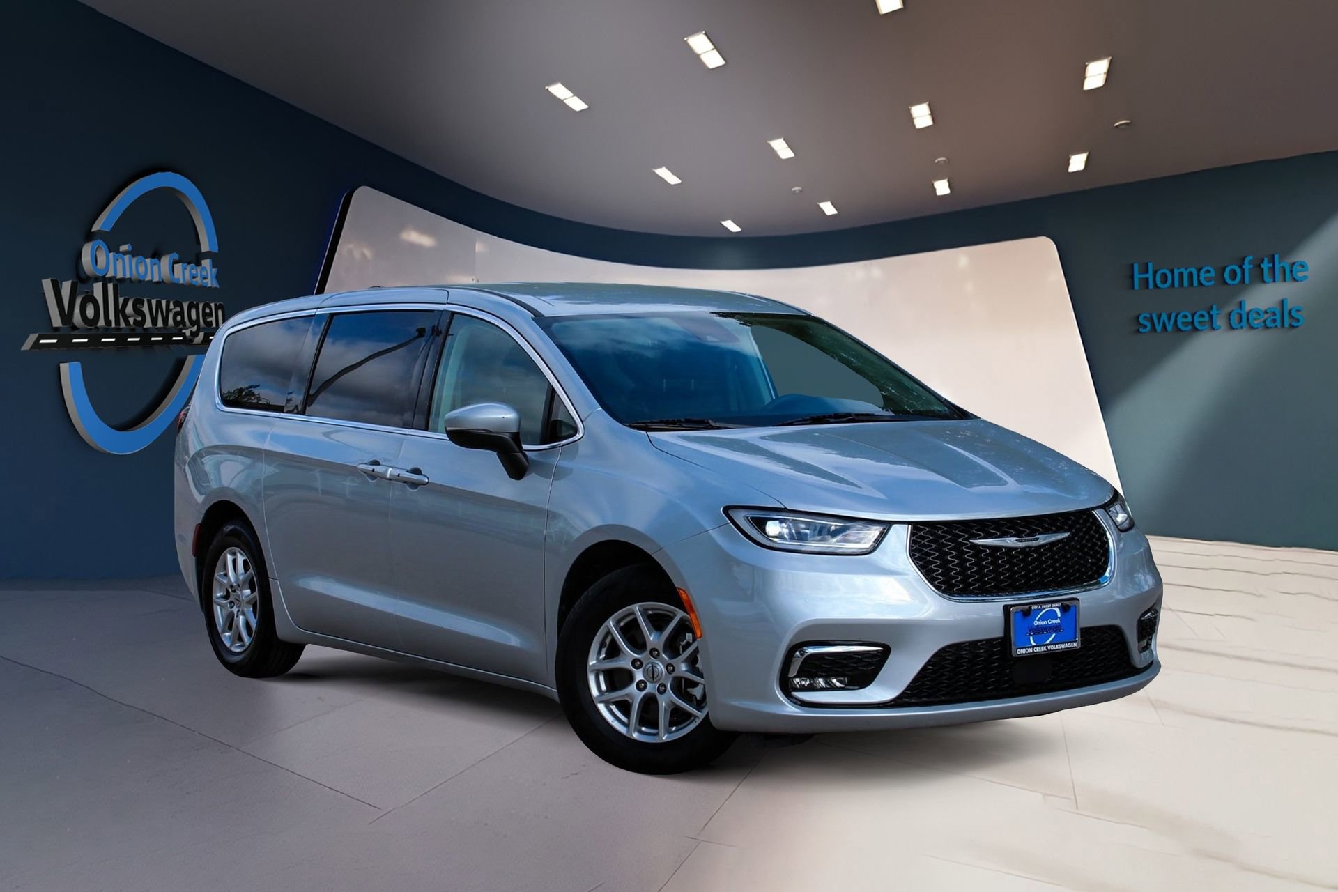 Used 2023 Chrysler Pacifica Touring-L