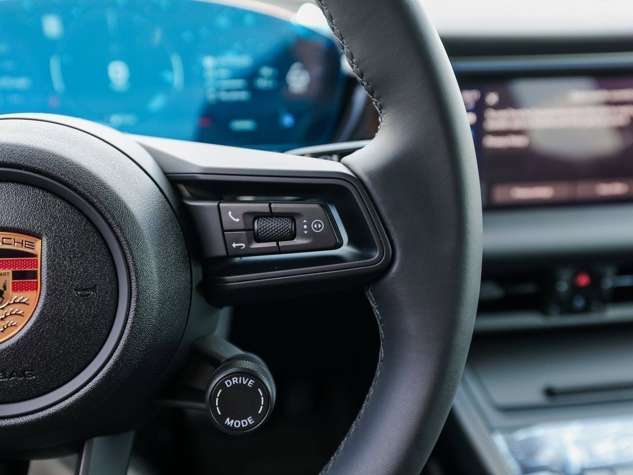 New 2025 Porsche Macan Electric image 16