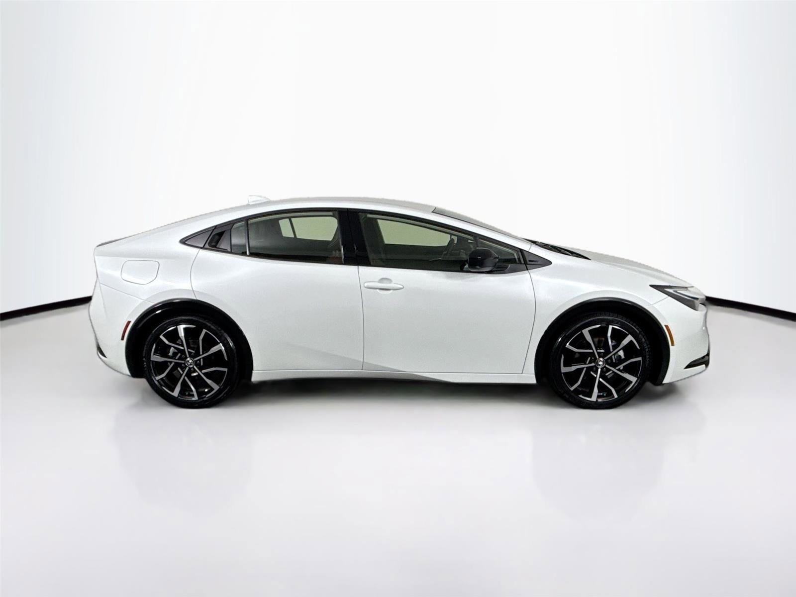 Used 2025 Toyota Prius Plug-In Hybrid image 10