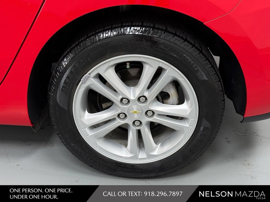 Used 2018 Chevrolet Cruze LT w/ Convenience Package FWD image 12
