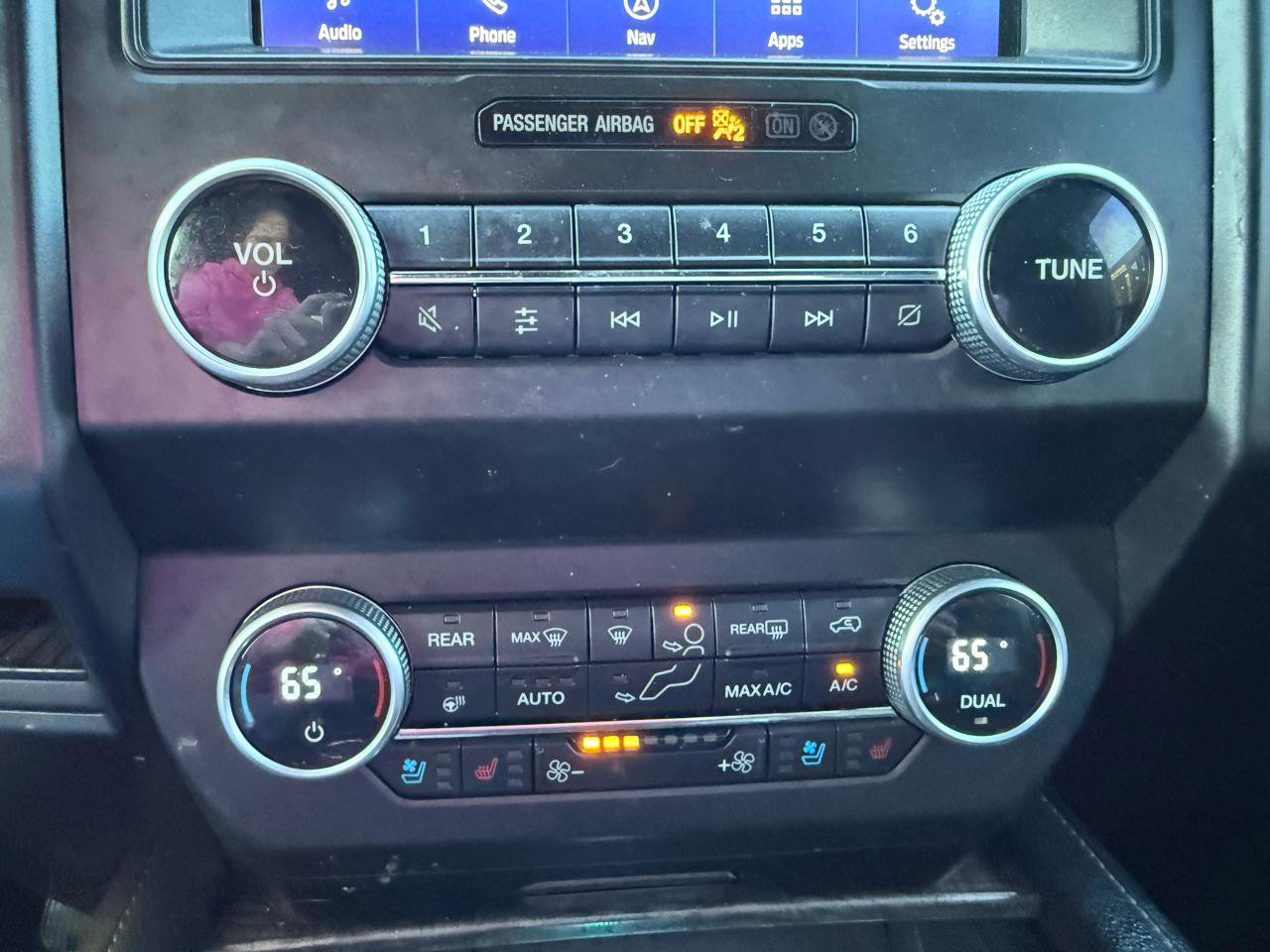 Used 2021 Ford Expedition Limited image 32