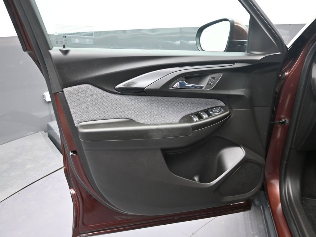 Used 2022 Chevrolet TrailBlazer LT w/ Convenience Package image 11